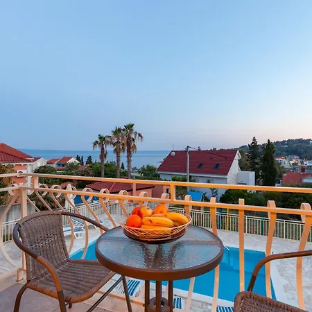 Vjeka Cozy Family Retreat With Heated Pool, Brac Island *