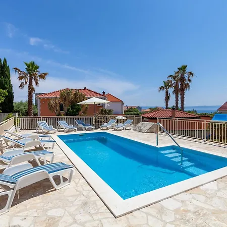 Vjeka Cozy Family Retreat With Heated Pool, Brac Island 수마르틴