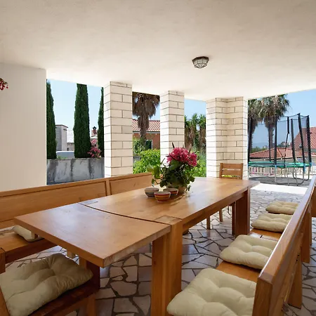 Vjeka Cozy Family Retreat With Heated Pool, Brac Island 빌라