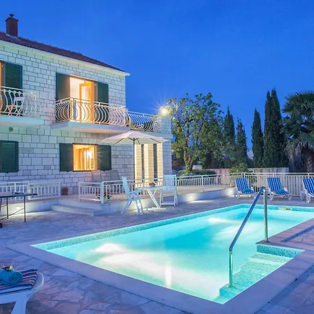 빌라 Vjeka Cozy Family Retreat With Heated Pool, Brac Island 수마르틴