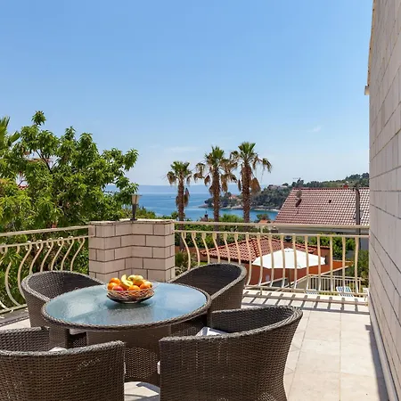 Vjeka Cozy Family Retreat With Heated Pool, Brac Island