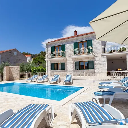 Vjeka Cozy Family Retreat With Heated Pool, Brac Island * 수마르틴