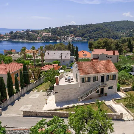 Vjeka Cozy Family Retreat With Heated Pool, Brac Island