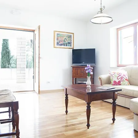 Vjeka Cozy Family Retreat With Heated Pool, Brac Island * 수마르틴