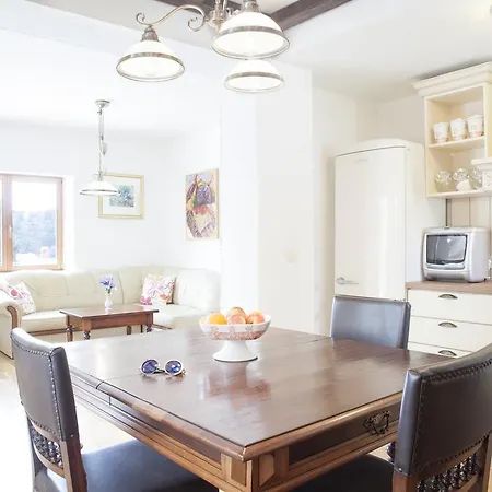 Vjeka Cozy Family Retreat With Heated Pool, Brac Island 수마르틴