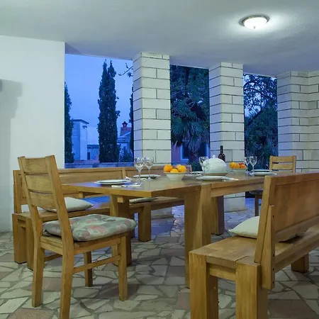 Vjeka Cozy Family Retreat With Heated Pool, Brac Island 수마르틴