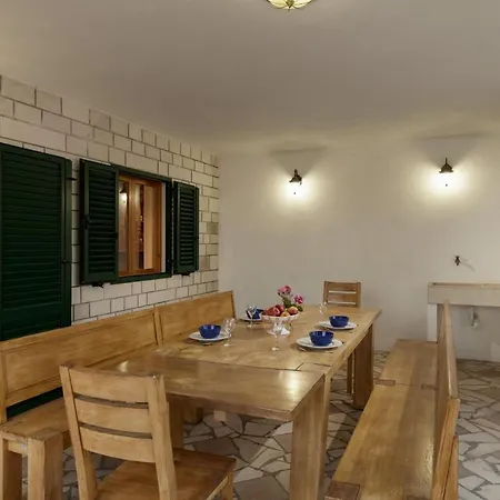 Vjeka Cozy Family Retreat With Heated Pool, Brac Island 빌라