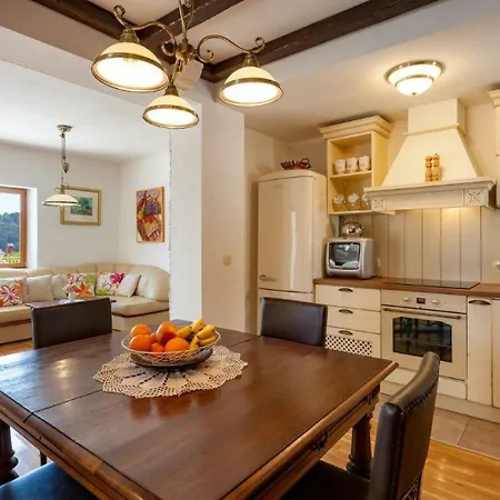 Vjeka Cozy Family Retreat With Heated Pool, Brac Island * 수마르틴